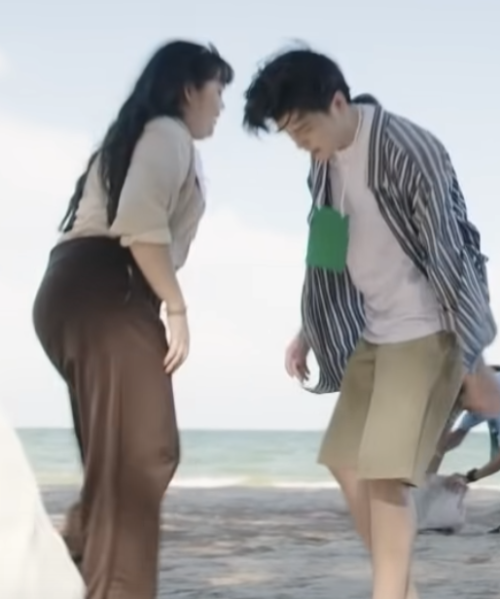 File:Chompoo Ep6 Louis Paper.png